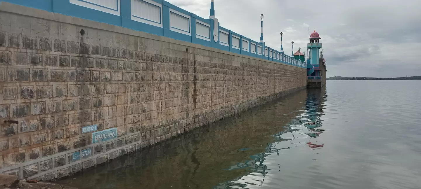 தொடர்ந்து 36 நாட்களாக 102 அடி நீர்மட்டத்தில்  நீடிக்கும் பவானிசாகர் அணை