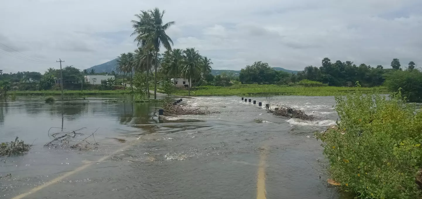 4 தரைப்பாலங்கள் தண்ணீரில் மூழ்கின