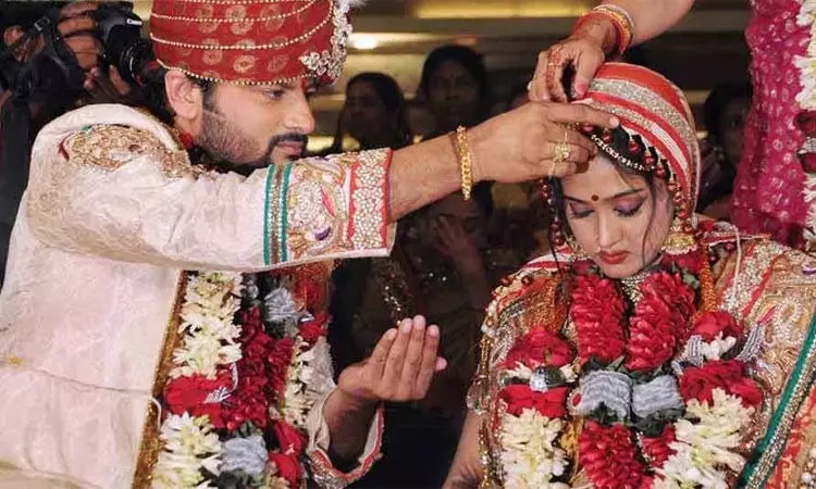 விசாரணையை தாமதபடுத்துகின்றனர்; விவாகரத்து கேட்ட நடிகர் - நடிகை தம்பதிக்கு அபராதம்