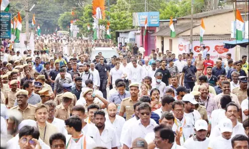 குமரியில் 3-வது நாளாக உற்சாகத்துடன் நடந்தார்: சாலையின் இருபுறமும் திரண்டு ராகுல்காந்தி பாதயாத்திரைக்கு மக்கள் வரவேற்பு