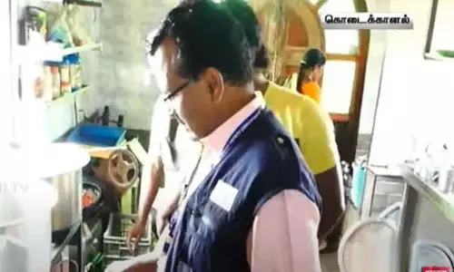 கொடைக்கானலில் அதிகாரிகள் அதிரடி சோதனை - காலாவதியான உணவுப் பொருட்களை விற்பனை செய்தவர்களுக்கு அபராதம் கொடைக்கானலில் அதிகாரிகள் அதிரடி சோதனை - காலாவதியான உணவுப் பொருட்களை விற்பனை செய்தவர்களுக்கு அபராதம்