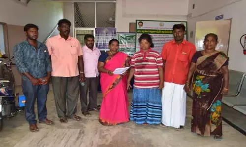 சாலையில் சுற்றித் திரிந்த மனநிலை பாதிக்கப்பட்ட பெண், கணவரிடம் ஒப்படைப்பு