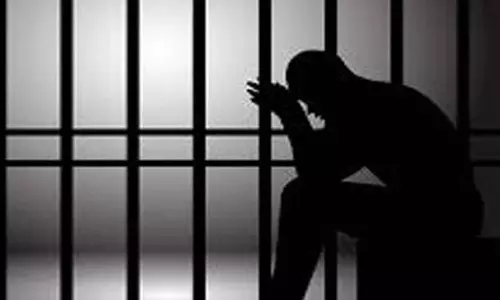 பெண் ஊழியருக்கு பாலியல் தொல்லை; நூலக அதிகாரி கைது