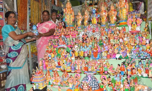 பழனியில் கொலு பொம்மை விற்பனை அமோகம்