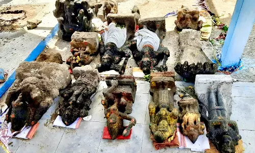 குலதெய்வ கோவிலில் 17 சிலைகளை பெயர்த்து எடுத்து புதரில் மறைத்த கும்பல் குலதெய்வ கோவிலில் 17 சிலைகளை பெயர்த்து எடுத்து புதரில் மறைத்த கும்பல்