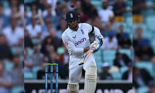 தென் ஆப்பிரிக்காவுக்கு எதிரான கடைசி டெஸ்ட் - ஆட்ட நேர முடிவில் இங்கிலாந்து 154/7 தென் ஆப்பிரிக்காவுக்கு எதிரான கடைசி டெஸ்ட் - ஆட்ட நேர முடிவில் இங்கிலாந்து 154/7