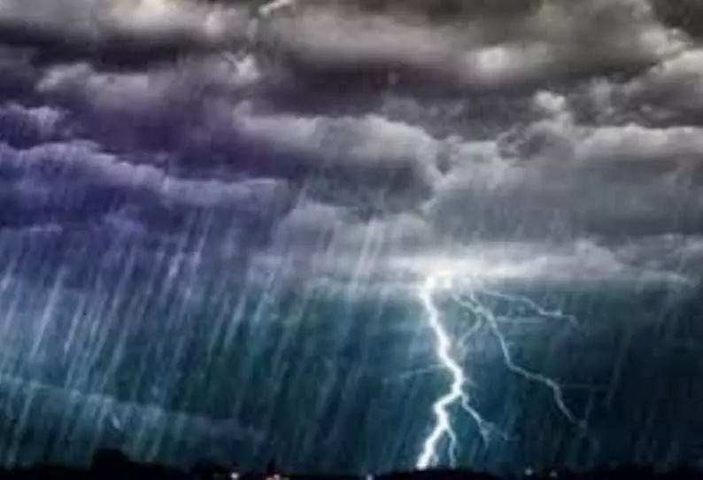 தானேயில் பெய்த கனமழையால் 4 வயது சிறுவன் வெள்ளத்தில் அடித்து செல்லப்பட்டான்- வீடு இடிந்து 2 பேர் காயம் தானேயில் பெய்த கனமழையால் 4 வயது சிறுவன் வெள்ளத்தில் அடித்து செல்லப்பட்டான்- வீடு இடிந்து 2 பேர் காயம்