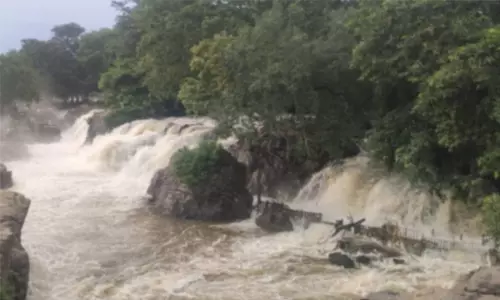 ஒகேனக்கலுக்கு வரும் நீரின் அளவு 57 ஆயிரம் கன அடியாக குறைந்தது