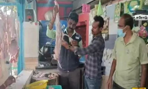 ஆட்டுக்கறியுடன் மாடுக்கறி கலந்து விற்பதாக புகார் - ஈரோட்டில் உணவு பாதுகாப்புத்துறை அதிகாரிகள் அதிரடி சோதனை