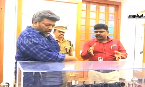 சிக்னலில் பிச்சை எடுக்கும் குழந்தைகள்: பின்னால் இருப்பது யார்? - இயக்குனர் பார்த்திபன் ஆவேசம்