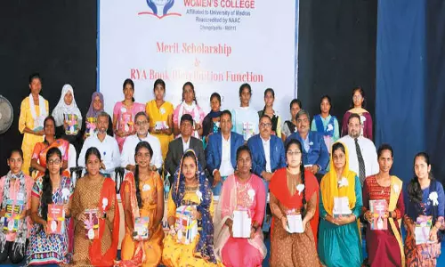 கல்லூரி மாணவிகளுக்கு கல்வி உதவித்தொகை