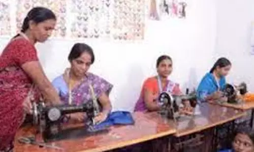 தையல் தொழிலாளிகள் நிதியுதவி பெற விண்ணப்பிக்கலாம்