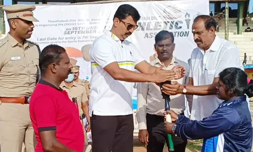 தூத்துக்குடியில் ஜூனியர் தடகள போட்டி-  போலீஸ் சூப்பிரண்டு பாலாஜி சரவணன் தொடங்கி வைத்தார்