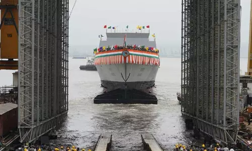 உள்நாட்டில் தயாரிக்கப்பட்ட தாராகிரி போர் கப்பல் நாட்டுக்கு அர்ப்பணிப்பு