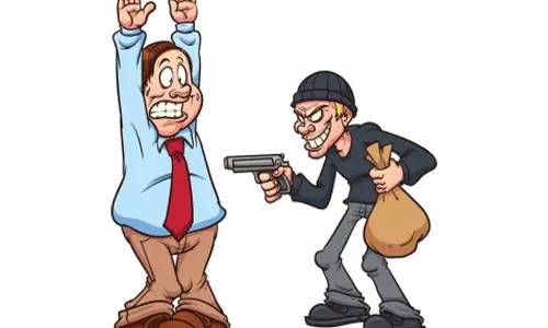 மைசூருவில், வெவ்வேறு இடங்களில் விவசாயிகளை மிரட்டி ஆட்டோ டிரைவர்கள் வழிப்பறி