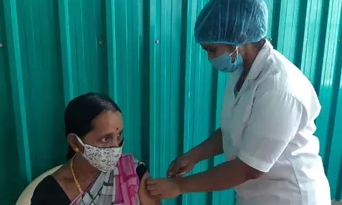 வால்பாறையில் 451 பேருக்கு கொரோனா தடுப்பூசி வால்பாறையில் 451 பேருக்கு கொரோனா தடுப்பூசி