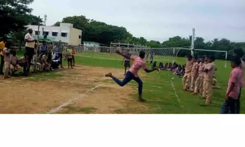 குறுவட்ட அளவில் பூப்பந்து போட்டி: மேலணிக்குழி‌ அரசு மேல்நிலைப்பள்ளி முதலிடம்