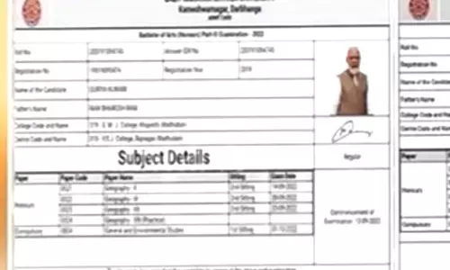 பல்கலைகழக தேர்வு நுழைவுச்சீட்டில் பிரதமர் மோடி, தோனி புகைப்படங்கள் - அதிர்ச்சி அடைந்த அதிகாரிகள்