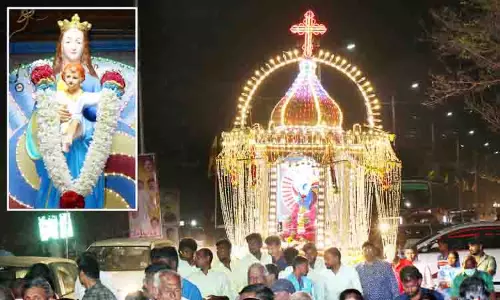 குணமளிக்கும் மாதா ஆலய தேர்பவனி குணமளிக்கும் மாதா ஆலய தேர்பவனி