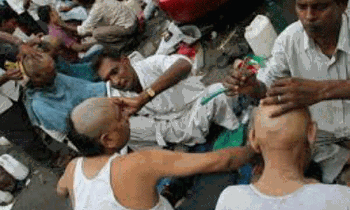 திருமலையில் பக்தர்களுக்கு மொட்டைபோட சிறப்பு ஏற்பாடு திருமலையில் பக்தர்களுக்கு மொட்டைபோட சிறப்பு ஏற்பாடு