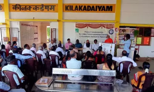 ரெயில் நிலையத்தில் பாரதியார் குறித்த கலைநிகழ்ச்சி