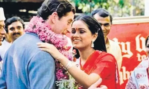 இங்கிலாந்து இளவரசராக மும்பை வந்த சார்லசை முத்தமிட்டு பரபரப்பை ஏற்படுத்திய   நடிகை பத்மினி கோலாப்புரே- நினைவலைகளை பகிர்கிறார்