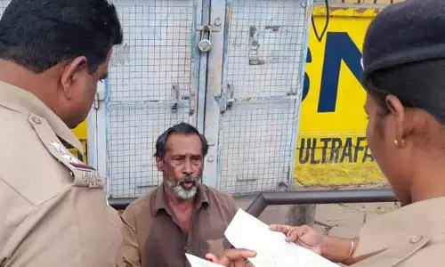 ஆட்டோ டிரைவர் தீக்குளிக்க முயற்சி