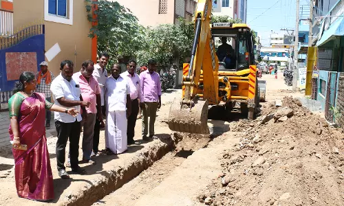 பாதாள சாக்கடை திட்ட பணியை விரைந்து முடிக்க வேண்டும்