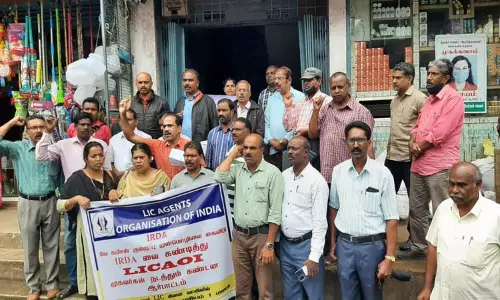 எல்.ஐ.சி. முகவர்கள் ஆர்ப்பாட்டம்