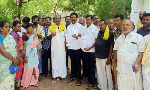 ஓடைப்பட்டியில் சிறுமி உயிரிழந்த விவகாரம்: அரசு ஒப்பந்ததாரர், அதிகாரிகள் மீது நடவடிக்கை எடுக்காவிட்டால் போராட்டம்: முடிதிருத்தும் தொழிலாளர் நலச்சங்க மாநில பொதுச்செயலாளர் பேட்டி ஓடைப்பட்டியில் சிறுமி உயிரிழந்த விவகாரம்: அரசு ஒப்பந்ததாரர், அதிகாரிகள் மீது நடவடிக்கை எடுக்காவிட்டால் போராட்டம்: முடிதிருத்தும் தொழிலாளர் நலச்சங்க மாநில பொதுச்செயலாளர் பேட்டி