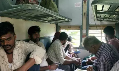 பயணிகள் மத்தியில் வரவேற்பு:  கோவை-மதுரை ரெயிலில் அலைமோதிய கூட்டம்  கூடுதல் ரெயில் இயக்க வலியுறுத்தல்