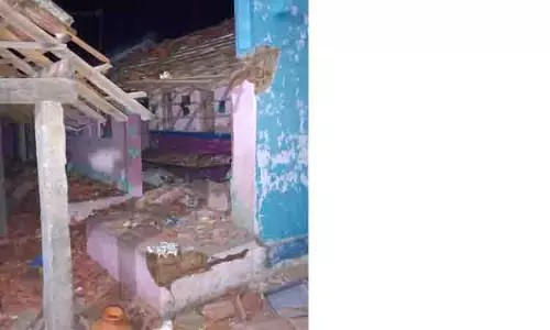 வெடி பொருட்கள் வெடித்து சிதறியதில் ஒரே குடும்பத்தை சேர்ந்த 5 பேர் படுகாயம் வெடி பொருட்கள் வெடித்து சிதறியதில் ஒரே குடும்பத்தை சேர்ந்த 5 பேர் படுகாயம்