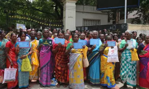 கலெக்டர் அலுவலகத்தை கிராம மக்கள் முற்றுகை கலெக்டர் அலுவலகத்தை கிராம மக்கள் முற்றுகை