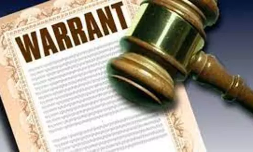 பண மோசடி வழக்கில் கோர்ட்டில் ஆஜராகாத போலீஸ் இன்ஸ்பெக்டருக்கு பிடிவாரண்டு