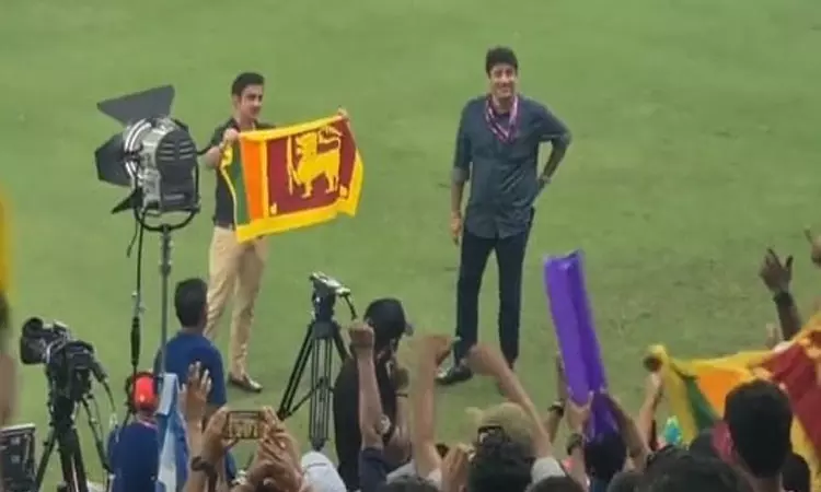 மைதானத்தில் இலங்கை கொடியுடன் மகிழ்ச்சியை வெளிப்படுத்திய கவுதம் கம்பீர்- வைரலாகும் வீடியோ மைதானத்தில் இலங்கை கொடியுடன் மகிழ்ச்சியை வெளிப்படுத்திய கவுதம் கம்பீர்- வைரலாகும் வீடியோ