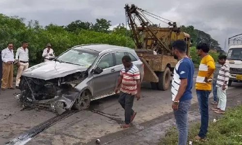 சைரஸ் மிஸ்திரி கார் விபத்து: மெர்சிடஸ் ஷோரூமில் நிறுத்தப்பட்டுள்ள காரில் ஹாங்காங் நிபுணர் குழு ஆய்வு!