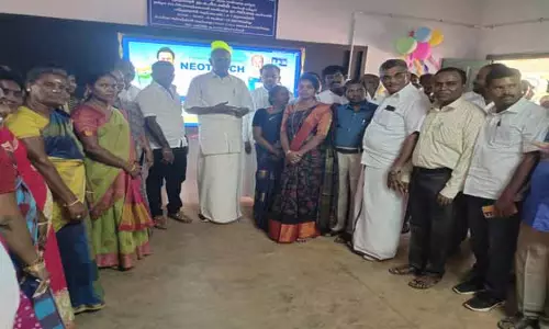 பள்ளிக்கூடங்களில் ஸ்மார்ட் வகுப்பறைகள் பள்ளிக்கூடங்களில் ஸ்மார்ட் வகுப்பறைகள்