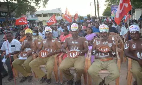 மின்வாரிய ஊழியர்கள் ஆர்ப்பாட்டம் மின்வாரிய ஊழியர்கள் ஆர்ப்பாட்டம்