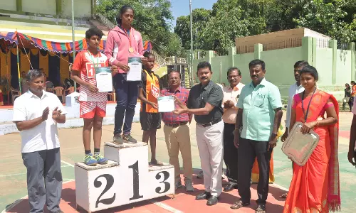 ஈரோட்டில் பள்ளி மாணவ-மாணவிகளுக்கு விளையாட்டு போட்டி