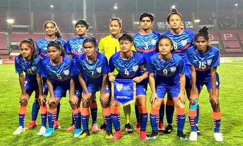 பெண்கள் கால்பந்து போட்டி: அரைஇறுதிக்கு முன்னேறிய இந்திய அணி பெண்கள் கால்பந்து போட்டி: அரைஇறுதிக்கு முன்னேறிய இந்திய அணி