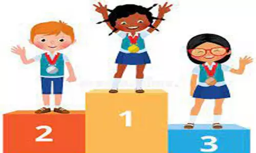 மாவட்ட அளவிலான இளையோர் தடகள போட்டியில் வெற்றி பெற்ற மாணவ, மாணவிகளுக்கு பரிசு மாவட்ட அளவிலான இளையோர் தடகள போட்டியில் வெற்றி பெற்ற மாணவ, மாணவிகளுக்கு பரிசு