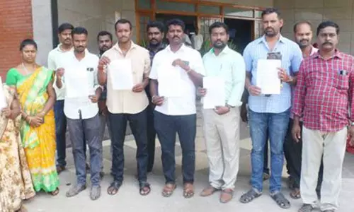 அண்ணாமலை பல்கலைக்கழகத்தில்    தொகுப்பூதியத்தில் பணியாற்றும் ஊழியர்களை நிரந்தரம் செய்ய வேண்டும்    கலெக்டர் அலுவலகத்தில் மனு