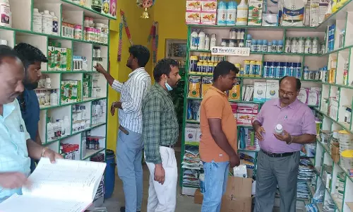 உரக்கடைகளில் அலுவலர்கள் திடீர் ஆய்வு உரக்கடைகளில் அலுவலர்கள் திடீர் ஆய்வு
