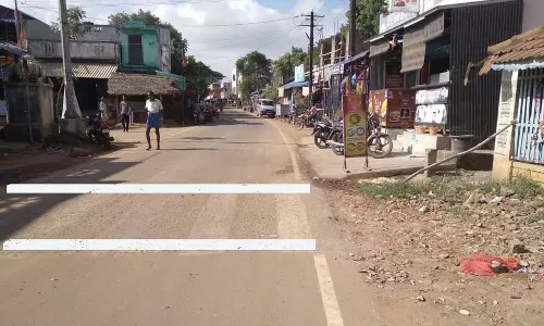 திருமக்கோட்டை கடைவீதியில் வேகத்தடை அமைக்கப்பட்டது திருமக்கோட்டை கடைவீதியில் வேகத்தடை அமைக்கப்பட்டது