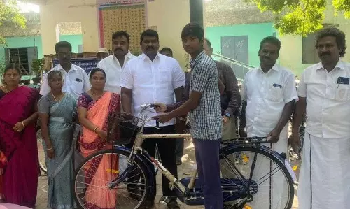விலையில்லா சைக்கிள் வழங்கும் நிகழ்ச்சி