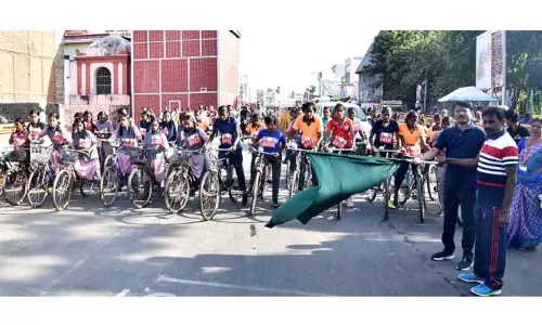 அண்ணா பிறந்த நாளை முன்னிட்டு மாவட்ட அளவிலான சைக்கிள் போட்டி அண்ணா பிறந்த நாளை முன்னிட்டு மாவட்ட அளவிலான சைக்கிள் போட்டி