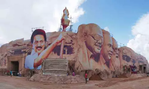 பள்ளி மாணவர்களுக்கு காலை சிற்றுண்டி திட்டம்