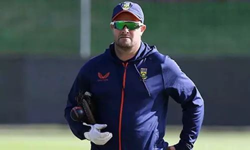 தென்ஆப்பிரிக்க அணியின் பயிற்சியாளர் பதவியில் இருந்து விலகுகிறார் பவுச்சர்
