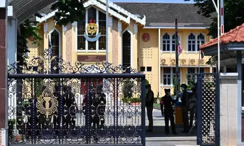 தாய்லாந்தில் ராணுவ கல்லூரியில் துப்பாக்கிச்சூடு; 2 வீரர்கள் உயிரிழப்பு தாய்லாந்தில் ராணுவ கல்லூரியில் துப்பாக்கிச்சூடு; 2 வீரர்கள் உயிரிழப்பு