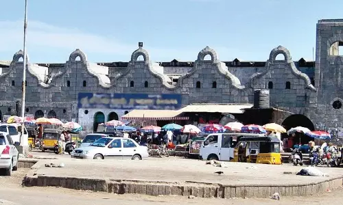 கோயம்பேடு உணவு தானிய அங்காடியில் அயோடின் கலக்காத 13 டன் உப்பு மூட்டைகள் பறிமுதல் கோயம்பேடு உணவு தானிய அங்காடியில் அயோடின் கலக்காத 13 டன் உப்பு மூட்டைகள் பறிமுதல்